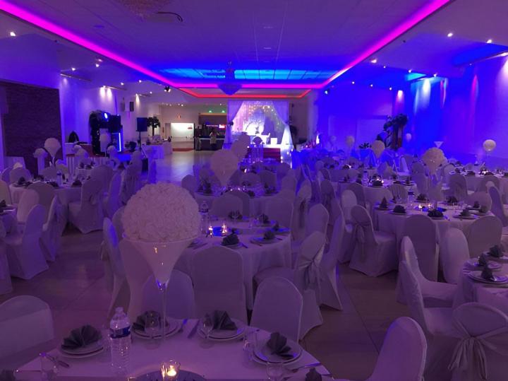 Nous disposons d’une salle de réception à louer.